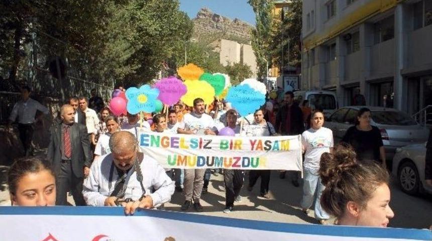 'engellilerle Birlikte Y&uuml;r&uuml;yoruz' Etkinliğine &Ouml;ğrencilerden Destek