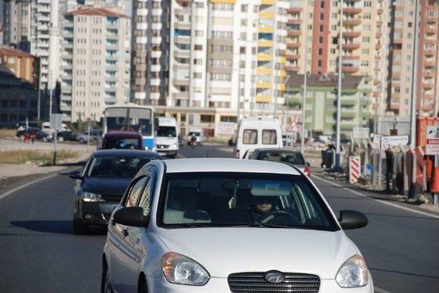 Melikgazi Trafiği Rahatlatacak Alternatif Yollar Yaptı