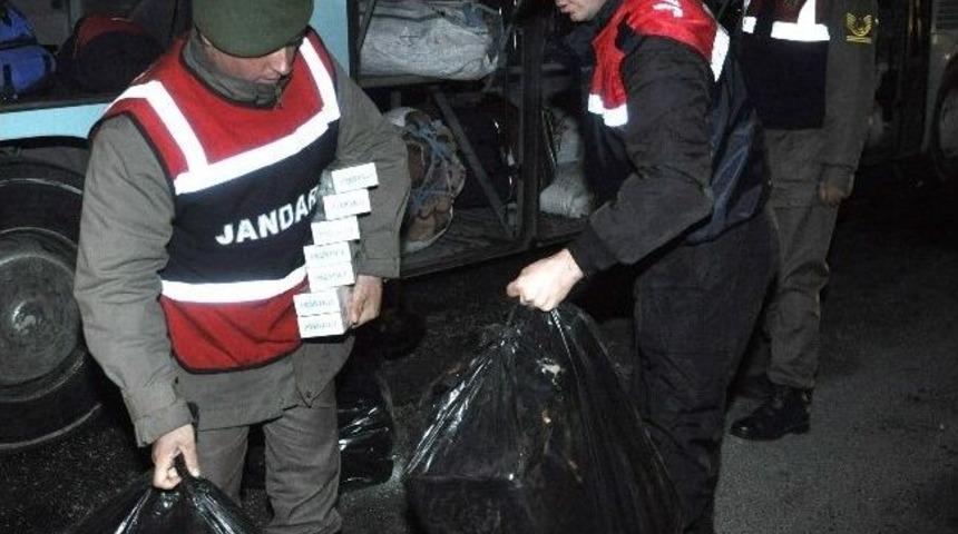 Otob&uuml;slerden 6 Bin Paket Ka&ccedil;ak Sigara &Ccedil;ıktı