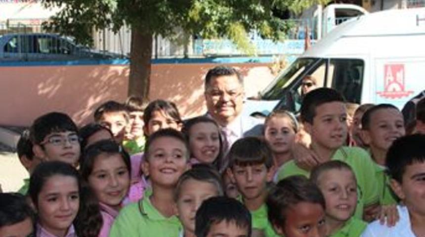 Selim Yağcı'dan eğitime destek