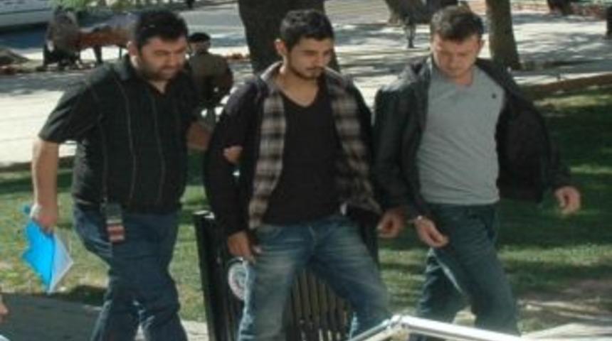 Husumetlisinin Marketini Ateşe Verdi