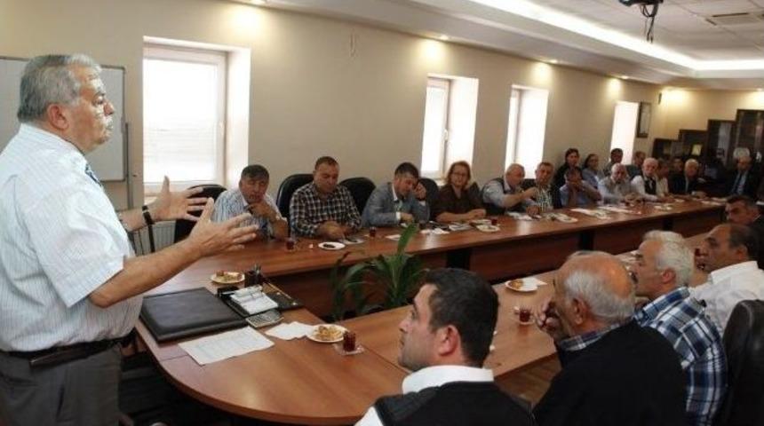 Nil&uuml;ferli Muhtarlara B&uuml;y&uuml;kşehir Kanunu Anlatıldı