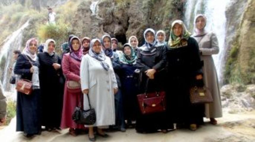 Saruhanlı Eğitim G&ouml;n&uuml;ll&uuml;leri Doğu Anadolu Gezisi D&uuml;zenledi