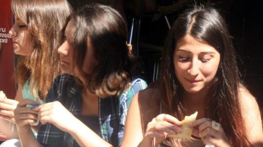 Kampuste "ekmek Arası" Eylem