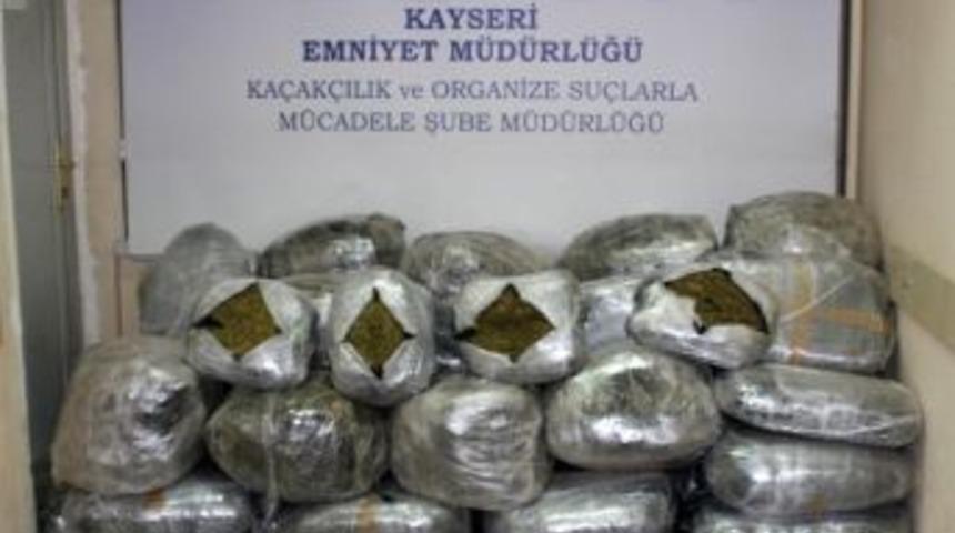 İstanbul&rsquo;a g&ouml;t&uuml;r&uuml;len 318 kilo esrar ele ge&ccedil;irildi