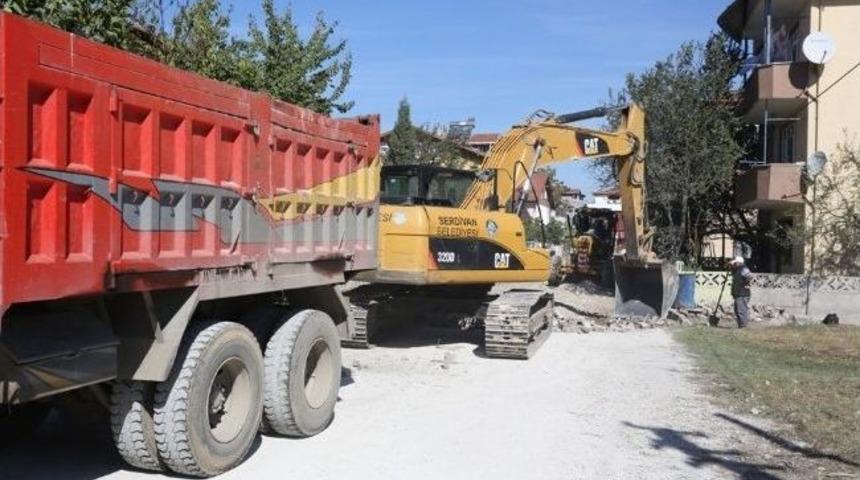 K&ouml;pr&uuml;başı Mahallesi&rsquo;nde Yollar Yenileniyor