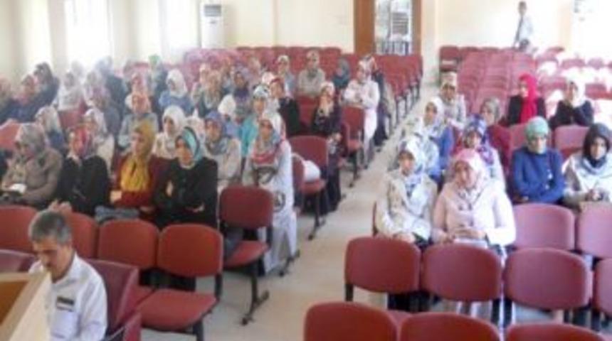Kur'an Kursu &Ouml;ğreticilerine Seminer D&uuml;zenlendi