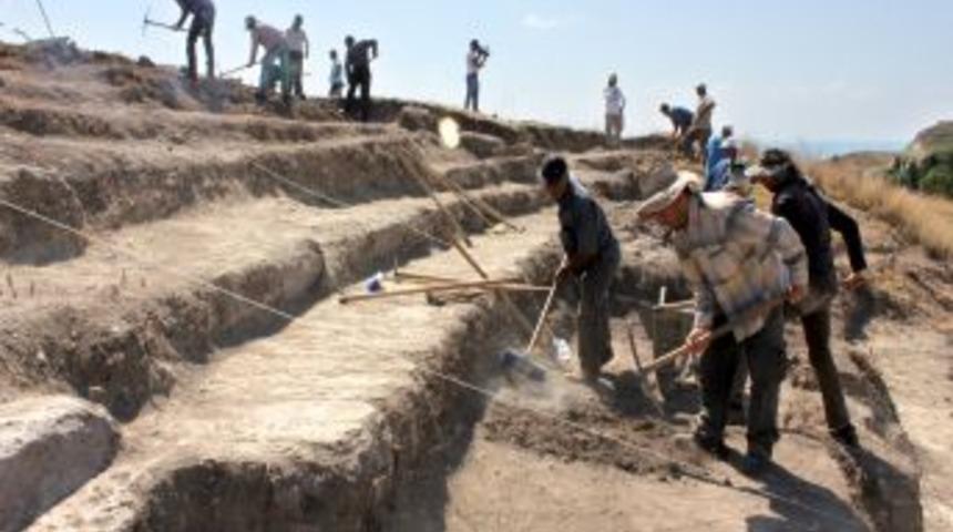 Bakan &Ccedil;elik, Magarsus Antik Kenti'nde Incelemelerde Bulundu