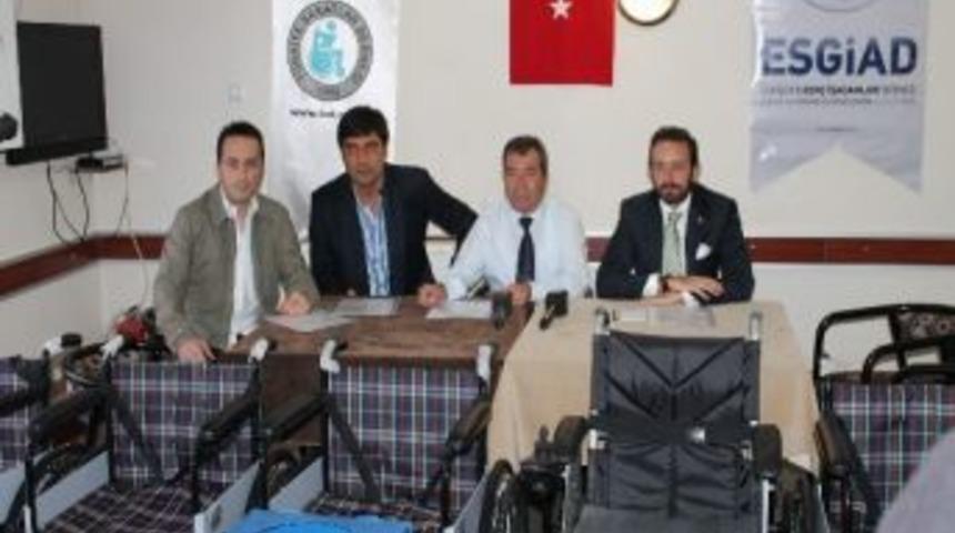 '50 Engeli Kaldırmak İ&ccedil;in Bir Kapak Da Senden' Kampanyası