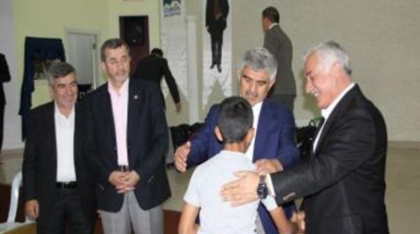 &Ccedil;ubuk Belediyesi'nden &Ouml;ğrencilere Kırtasiye Yardımı