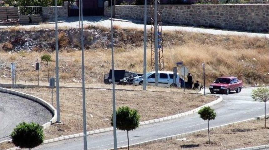 Koyulhisar&rsquo;da Trafik Kazası: 2 Yaralı