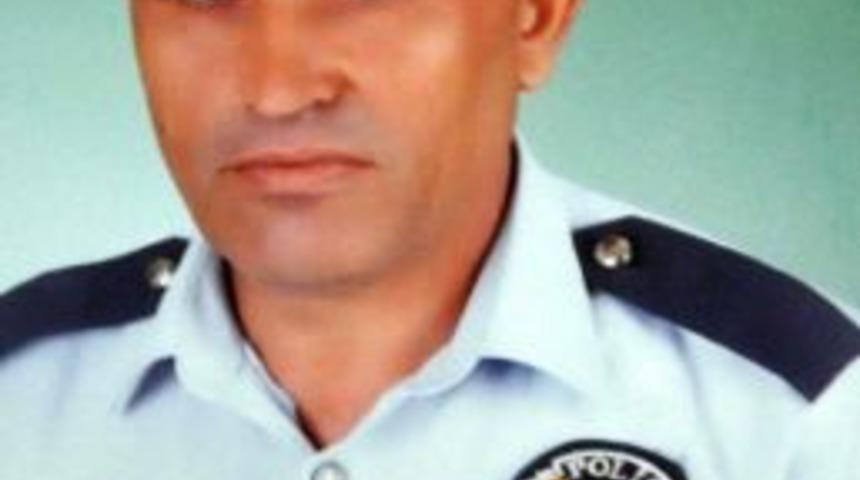 Tayini &ccedil;ıkan polis Abit Eken kalbine yenildi