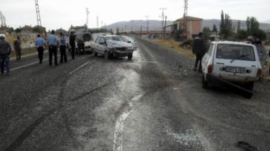 Sivas&rsquo;ta İki Ayrı Trafik Kazası: 6 Yaralı