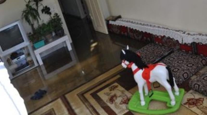 Depo Ve Evi Lağım Suyu Bastı