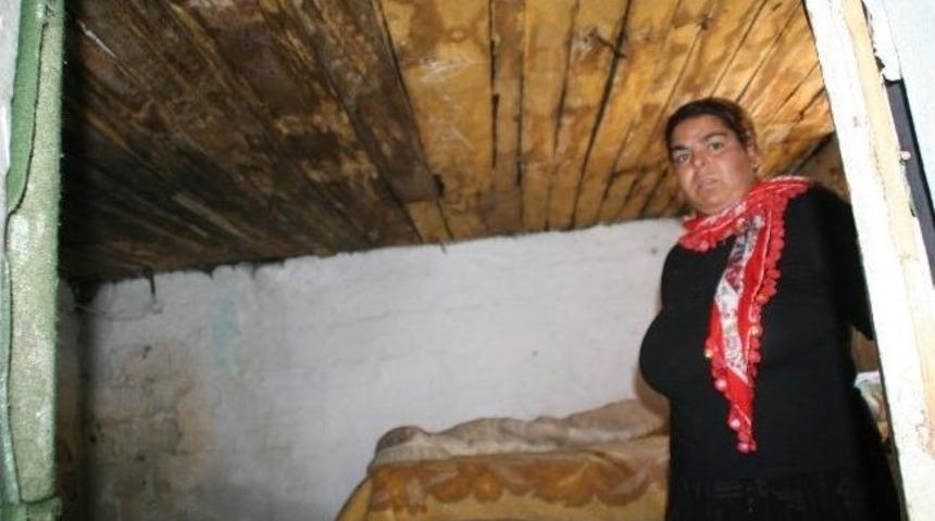 Her An Evleri Başlarına Yıkılabilir