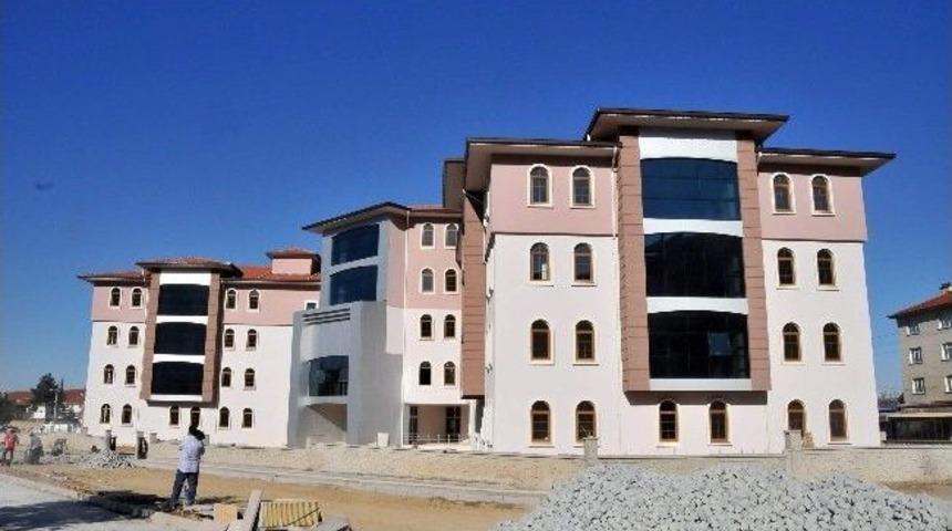 Akşehir&rsquo;de Yeni H&uuml;k&uuml;met Konağının &Ccedil;evre D&uuml;zenlemeleri Tamamlanıyor