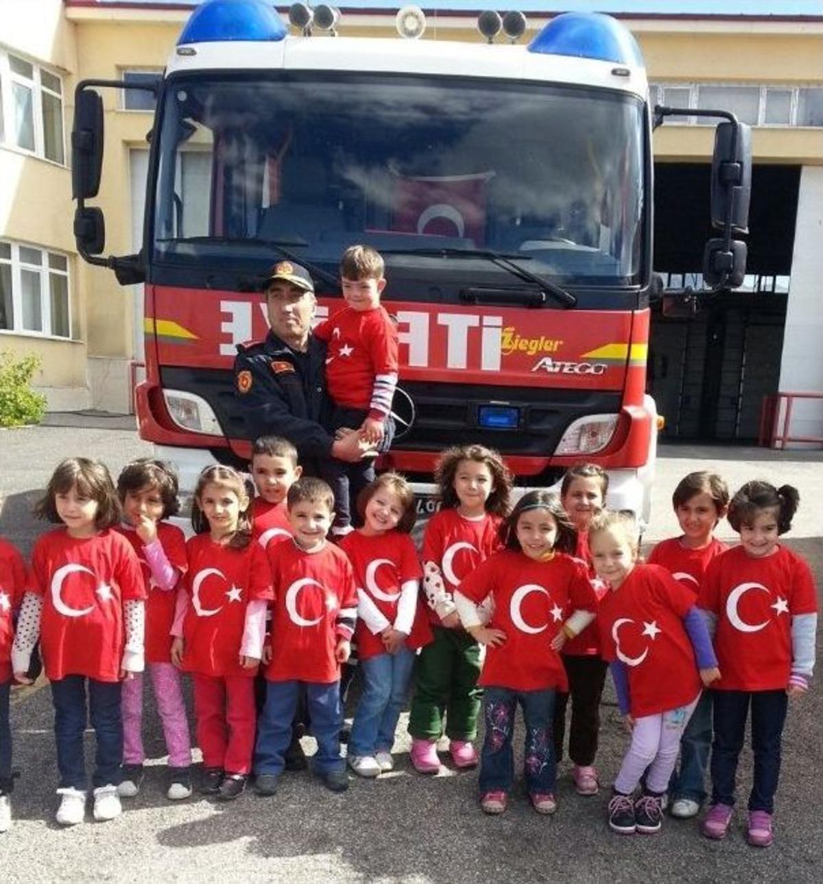 Erzurumlu Minikler İtfaiye&rsquo;yi Gezdi