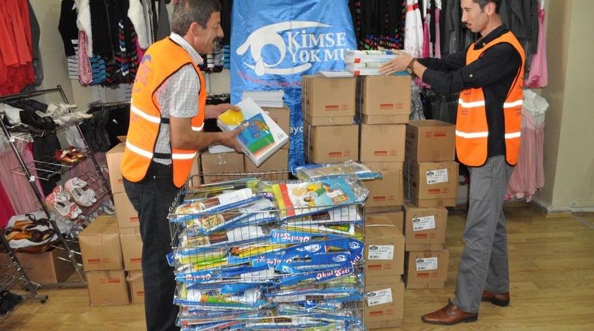 Kimse Yok Mu Balıkesir'de Bin &Ouml;ğrenciye Kırtasiye Yardımı Yapıyor