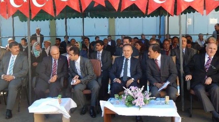 Erzurum'da &Ccedil;ift&ccedil;ilere Makine Ekipman Desteğinde Bulunuldu