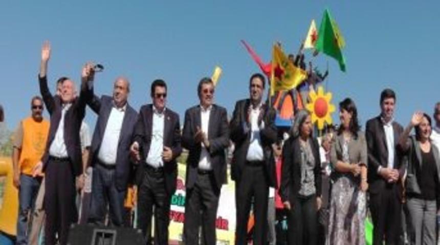 Ceylanpınar'da "rojava" Y&uuml;r&uuml;y&uuml;ş&uuml;