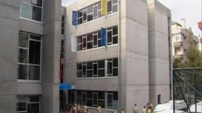 (&ouml;zel Haber) Okulda "boyanamayan Duvar" İsyanı