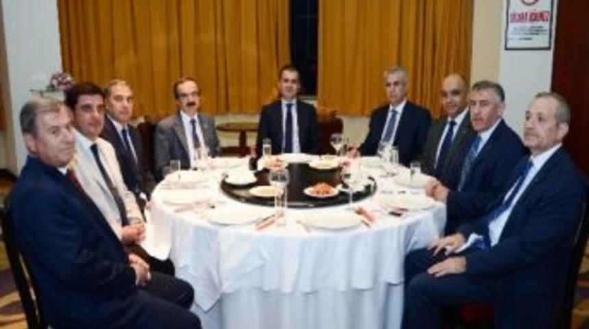 Bakan &Ccedil;elik İş D&uuml;nyası Temsilcileriyle Buluştu