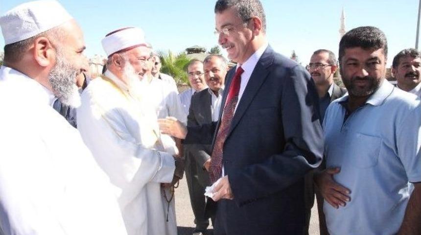 Şanlıurfa&rsquo;da İnsani Yardım Malzemeleri T&ouml;renle Suriye&rsquo;ye Uğurlandı