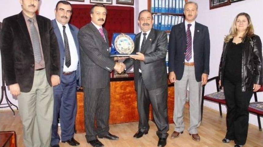 Emekli Terzi Ustasına Ahilik Plaketi