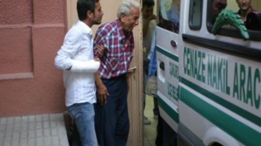 &Ccedil;ocuk Kavgasında &Ouml;len Oğlunun Cenazesini Alırken G&ouml;zyaşlarına Boğuldu