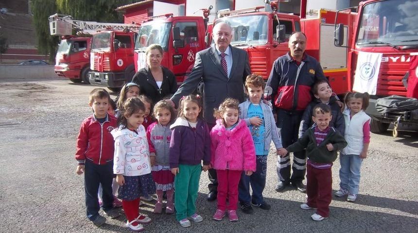 U&ccedil;an Balon Kreş Ve G&uuml;nd&uuml;z Bakım Evi'nin Minikleri Itfaiyeyi Ziyaret Etti