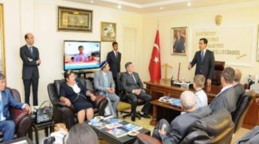 Bosnalı Ve Kazak Heyet Başkan Bah&ccedil;eciyi Makamında Ziyaret Etti