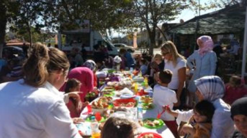 Öğretmen, öğrenci ve velilerden lokma günü