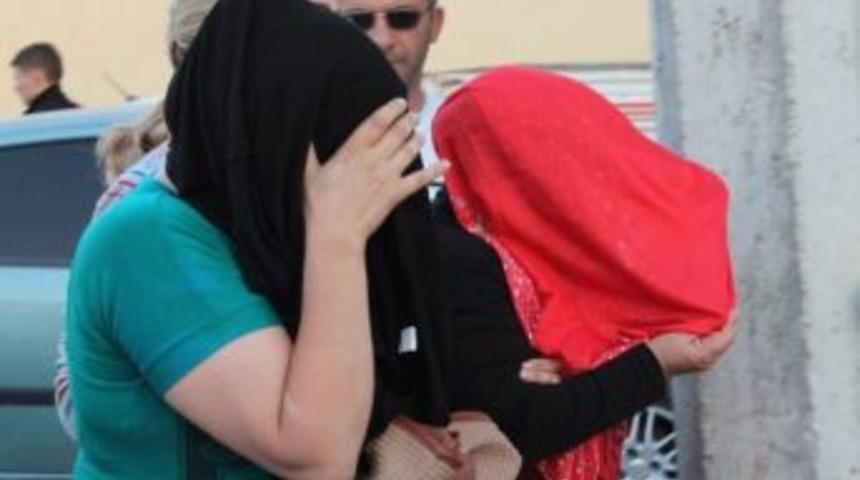 Hırsız Kadınlar İş Yeri Sahibine Yakalandı