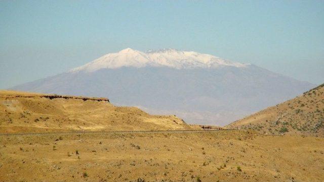 Bitlis’te Yüksek Kesimlere Yılın Ilk Karı Düştü