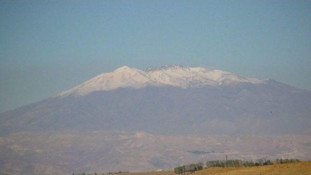 Bitlis’te Yüksek Kesimlere Yılın Ilk Karı Düştü