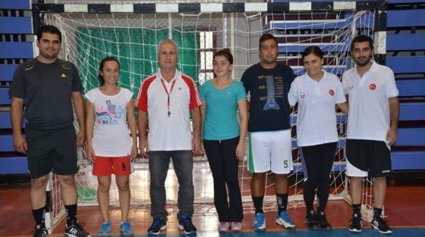 Hentbol Hakem Seminerine Adana&rsquo;dan 8 Hakem &Ccedil;ağrıldı