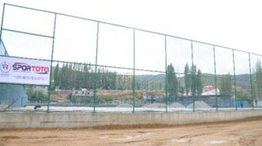 Hizan Stadyumu Sentetik &Ccedil;ime Kavuşuyor