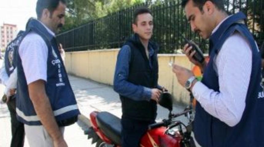 &Ccedil;ocuk Polisinden Okul &Ouml;nlerinde Sıkı Denetim