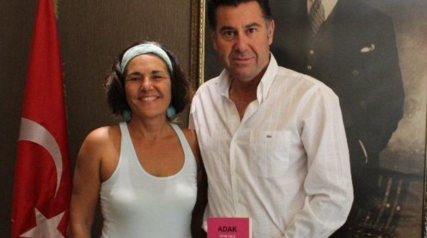 Ressam Ve Yazar Tuluğ&rsquo;dan Başkan Kocadon&rsquo;a Ziyaret