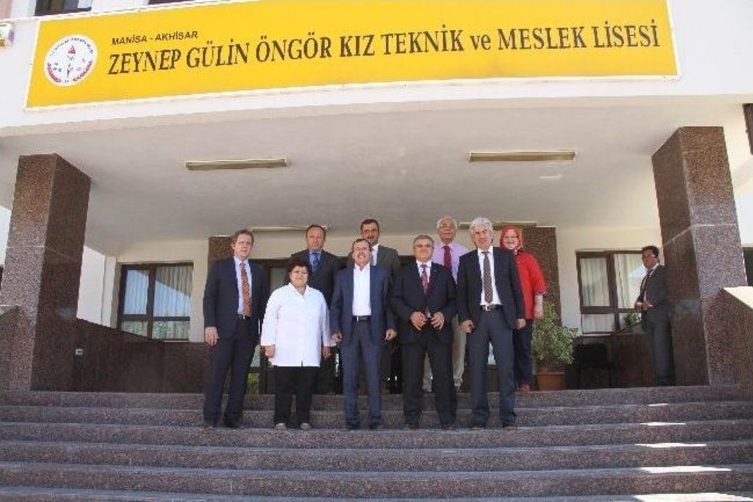Ak Parti'li Aydemir&rsquo;den Akhisar&rsquo;daki Liselere Ziyaret