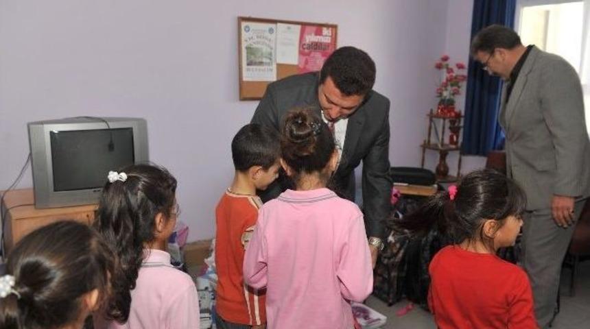 Başkan Vekili Bakıcı&rsquo;dan &Ouml;ğrencilere Kırtasiye Yardımı