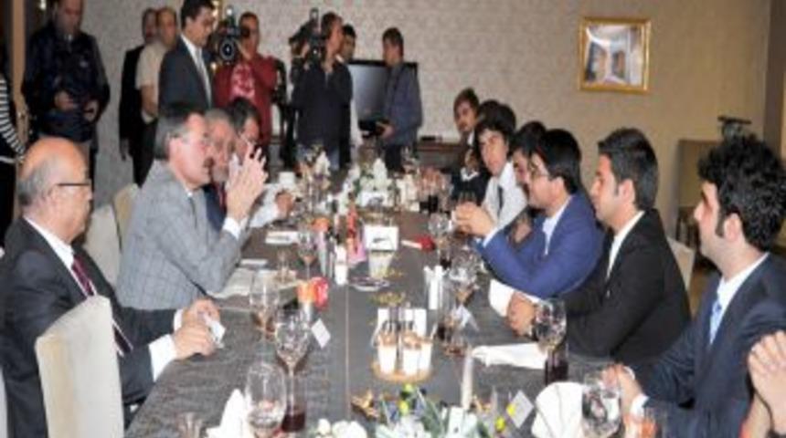 Başkan G&ouml;k&ccedil;ek, &Uuml;niversitelerin &Ouml;ğrenci Temsilcileriyle Biraraya Geldi