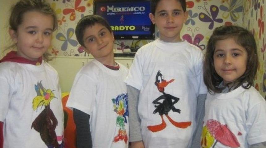 Minikler Kendi Tiş&ouml;rtlerini Boyadı