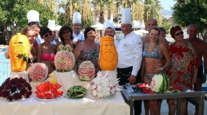 Dahi Aş&ccedil;ının 'oyma Sanatı' Turistleri Hayran Bıraktı