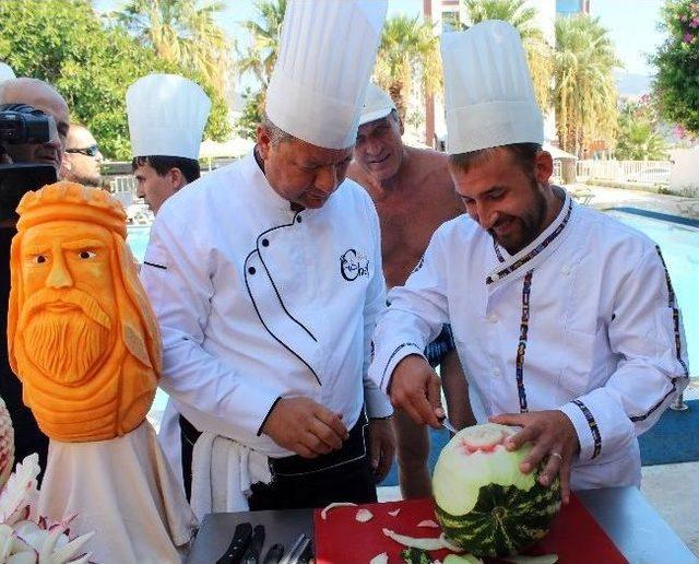 Dahi Aşçının 'oyma Sanatı' Turistleri Hayran Bıraktı