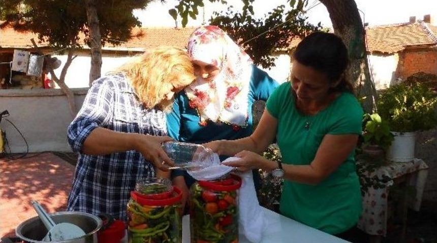 Kadın &Ccedil;ift&ccedil;ilere Y&ouml;nelik Eğitim &Ccedil;alışmaları