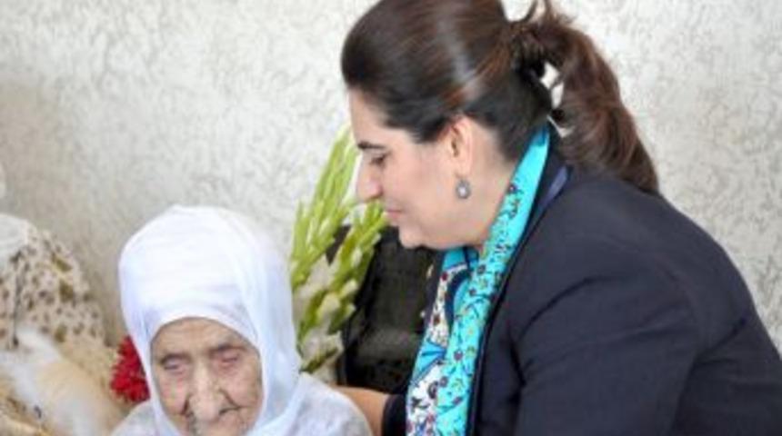 G&ouml;n&uuml;l El&ccedil;ileri 117 Yaşındaki Edibe Angay'ı Ziyaret Etti