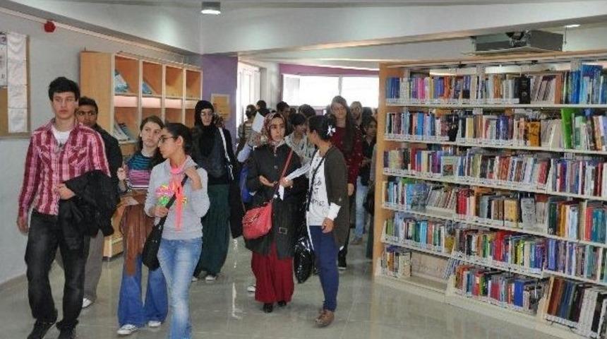 64 Bin 984 Kitapla Okuyucularını Bekliyor