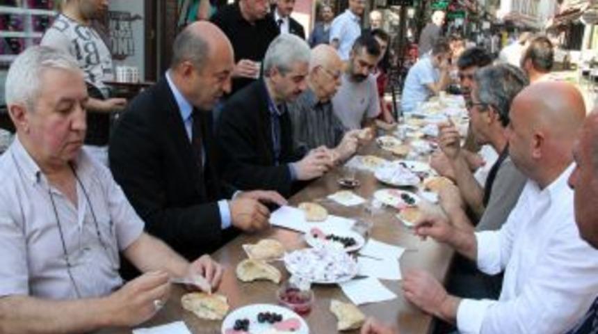 Tarihi Kayhan Esnafı, Sokak Kahvaltısında Sorunlarını Konuştu