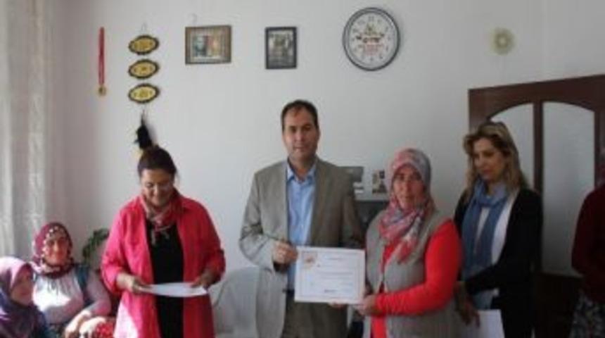 Niğde&rsquo;de A&ccedil;ev Kursiyerlerine Sertifikaları Verildi